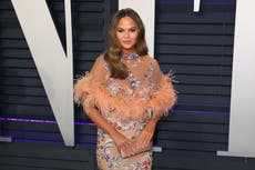 Chrissy Teigen comparte su lucha con la lactancia materna