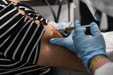 ¿Quién recibirá la vacuna Pfizer primero y dónde se fabrica?