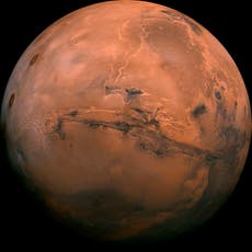 Científicos encuentran la manera de extraer oxígeno y combustible del agua salada de Marte