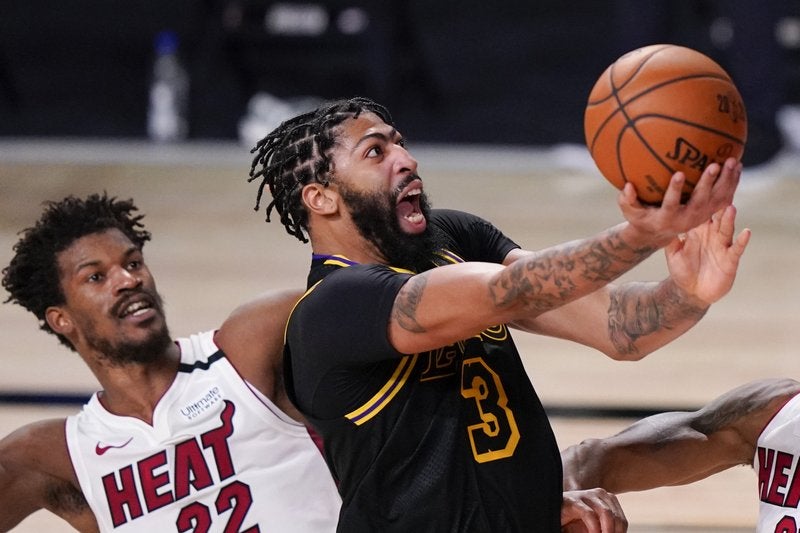 El alero de los Lakers de Los Ángeles en el juego 5 de las Finales ante el Heat de Miami.