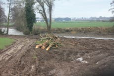 “Un crimen contra el medio ambiente’: la policía investiga la destrucción ‘devastadora” de un río protegido en GB