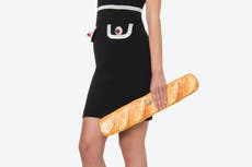 Redes se burlan de Moschino por este extravagante bolso de mano