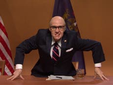 SNL se burla de Giuliani y sus reclamos sobre fraude electoral