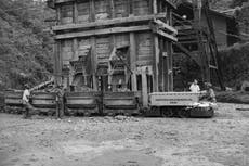 Rescatistas encuentran cuerpos de 2 mineros enterrados por derrumbe en mina de oro en Nicaragua