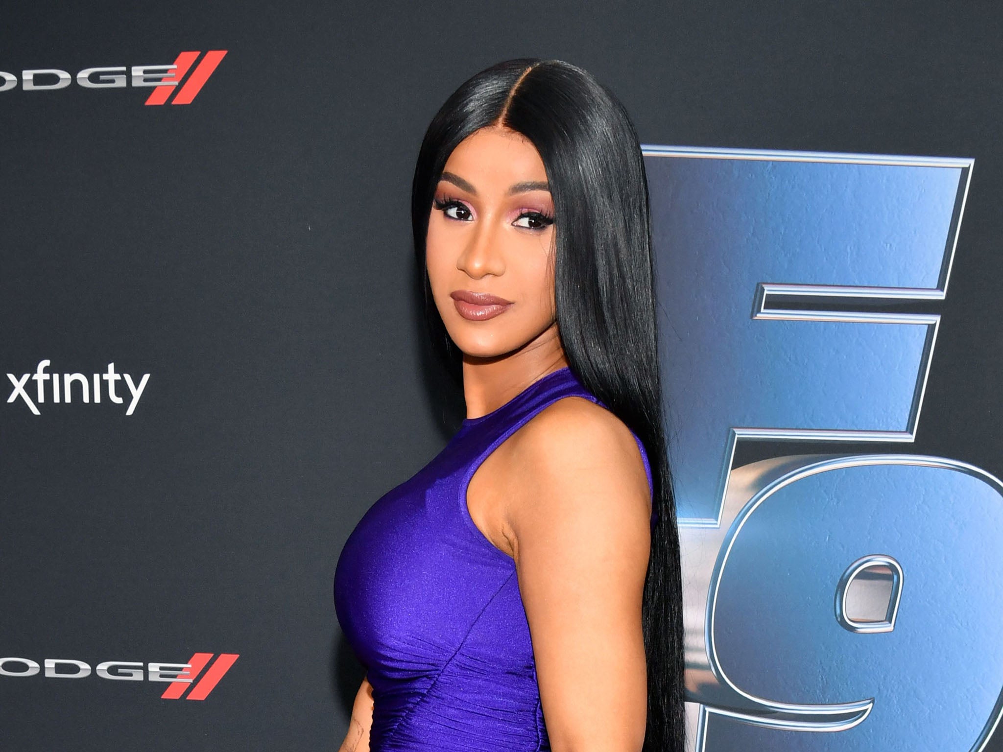 Cardi B genera controversia en Twitter por la compra de un bolso