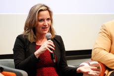 Simpatizantes de Trump intimidan a secretaria de estado de Michigan