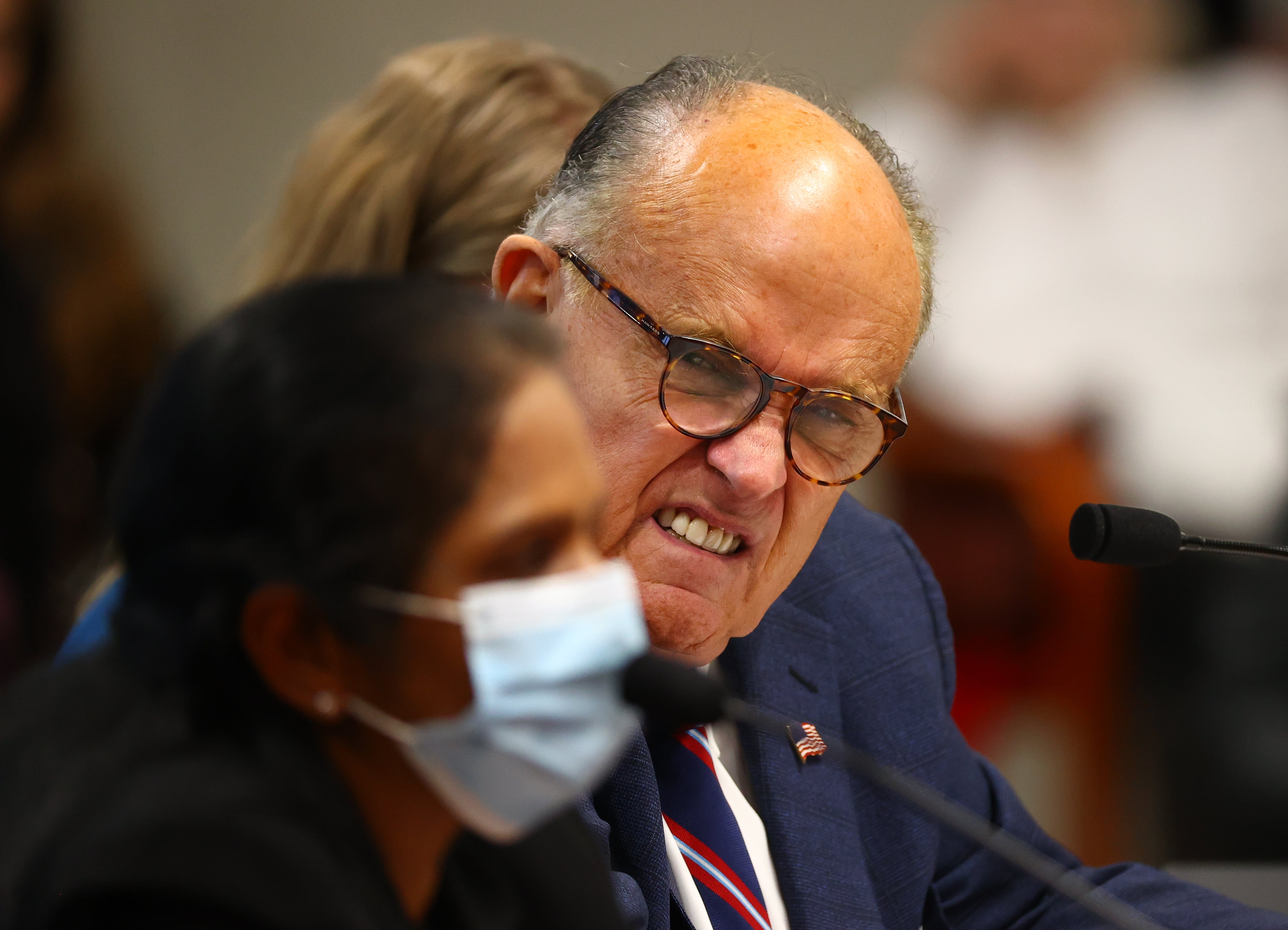 Giuliani potencialmente habría expuesto al virus a una gran cantidad de personas en los últimos días