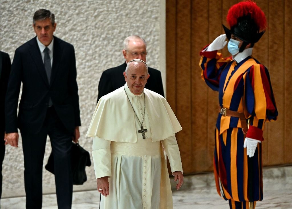 El Vaticano indicó que la visita es en respuesta a invitaciones del gobierno iraquí y de la iglesia católica de Irak.