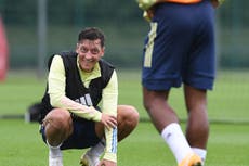 Freddie Ljungberg cuestiona la ausencia de Mesut Özil en el Arsenal