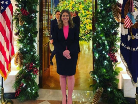 Jenna Ellis publicó una foto de sí misma en una fiesta de Navidad en la Casa Blanca el viernes por la noche.