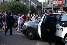 Portland: policías y manifestantes se enfrentan a plena luz del día