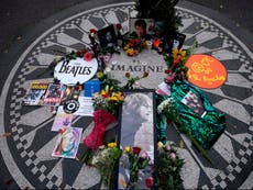 Yoko Ono, Paul McCartney y otros artistas comparten homenaje a John Lennon en el 40 aniversario de su muerte