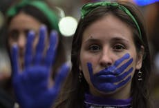 Médicos discuten los horrores de abortos clandestinos en Argentina