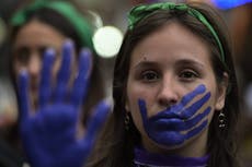 Médicos discuten los horrores de abortos clandestinos en Argentina