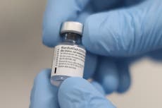 Vacuna Pfizer COVID-19 enfrenta el último obstáculo para ser aprobada por la FDA en EE.UU.