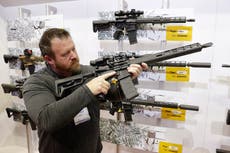 Control de armas enfrenta obstáculos aún con Biden