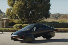 Auto de energía solar que “no necesita cargarse” se agota en 24 horas