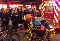 Automóvil atropella a manifestantes en calles de Manhattan; 6 heridos