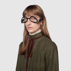 Redes se burlan de las nuevas gafas de sol de Gucci