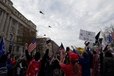 Simpatizantes de Donald Trump marchan en la ciudad de Washington