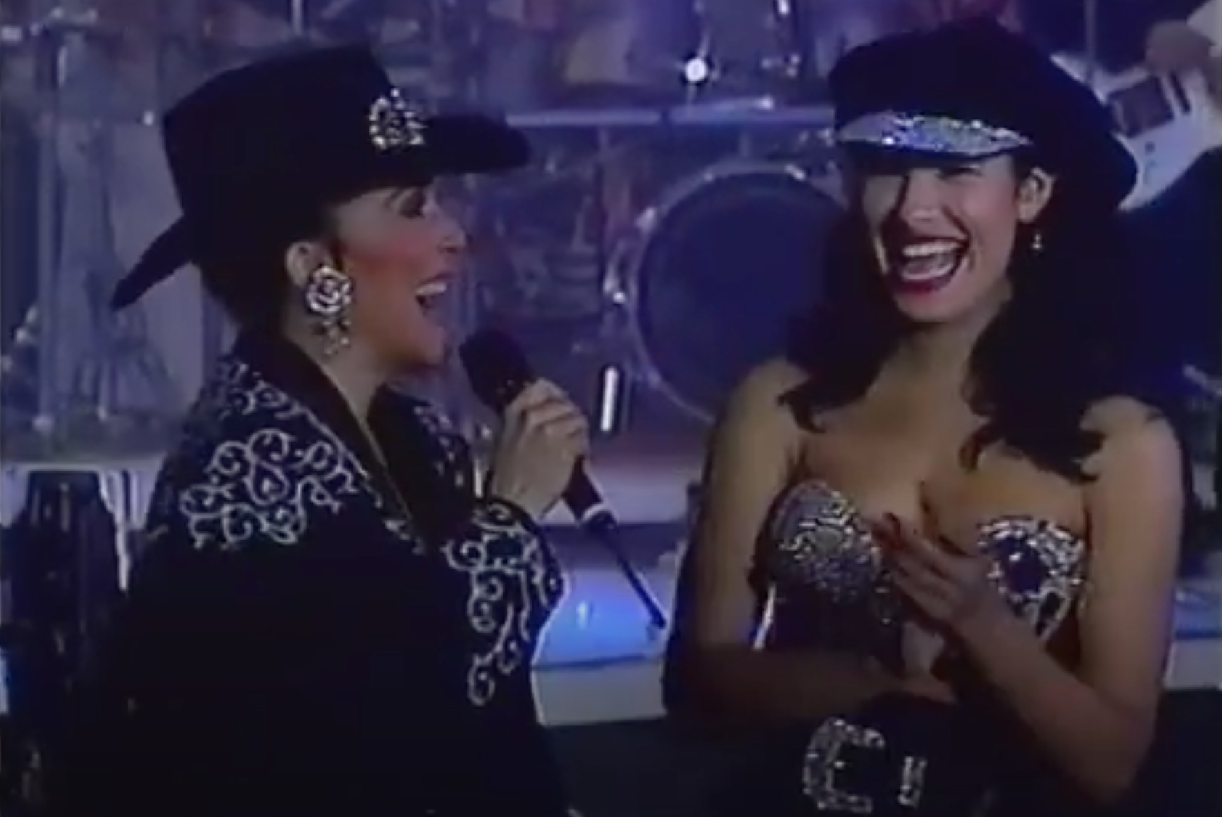 Verónica Castro entrevista a Selena en 1992 durante una emisión de “Y Vero América ¡Va!"
