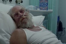 NHS defiende un anuncio que muestra a un Papá Noel inconsciente 