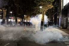 Albaneses protestan tras la muerte de un hombre a manos de la policía