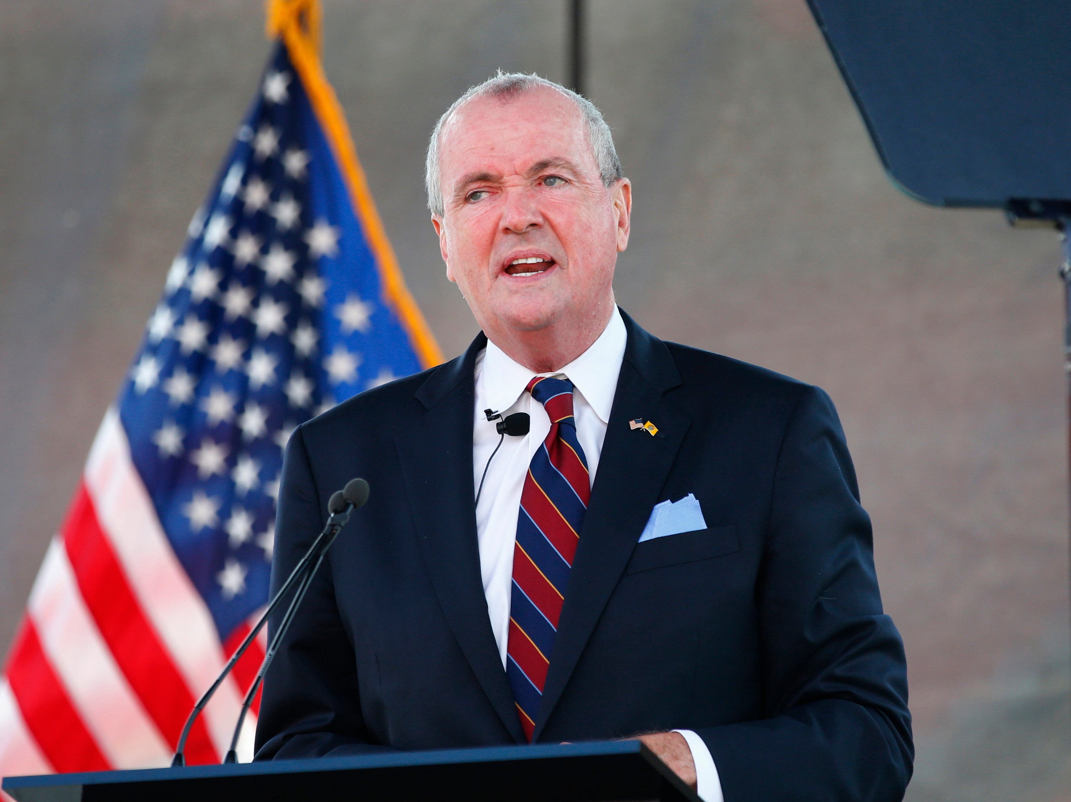 Las próximas semanas “serán un infierno”, advierte Phil Murphy