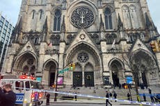 Hombre es baleado por la policía tras concierto navideño en Manhattan