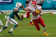 Chiefs remonta ante Dolphins y asegura título divisional