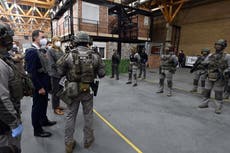 Arrestan a participantes de una orgía frente a un hospital Covid