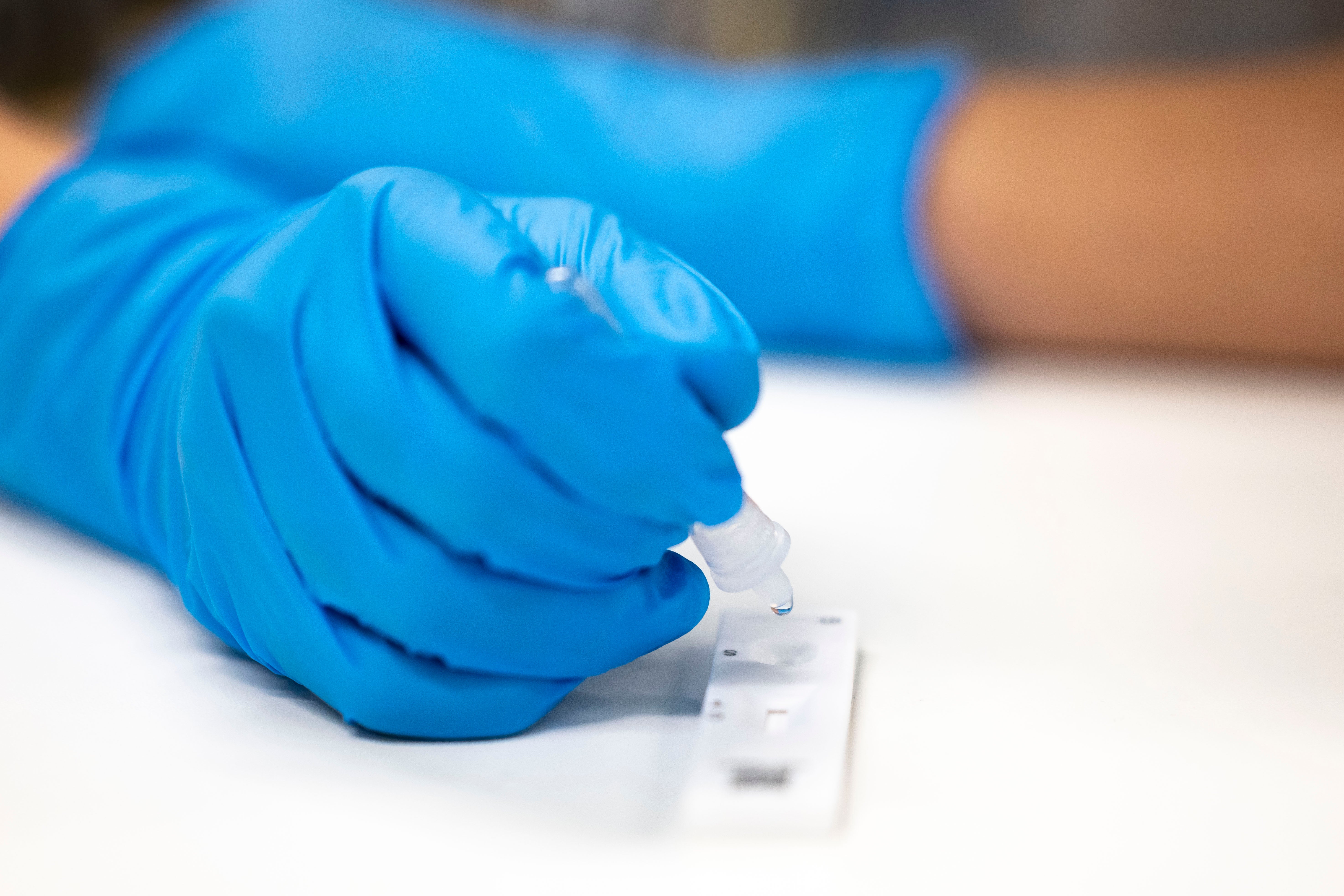 Coronavirus: La aprobación de la MHRA no es necesaria para seguir con plan de pruebas en escuelas, dice gobierno de Reino Unido