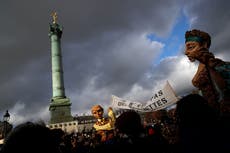 Trabajadores de teatros y cines de Francia protestan cierres