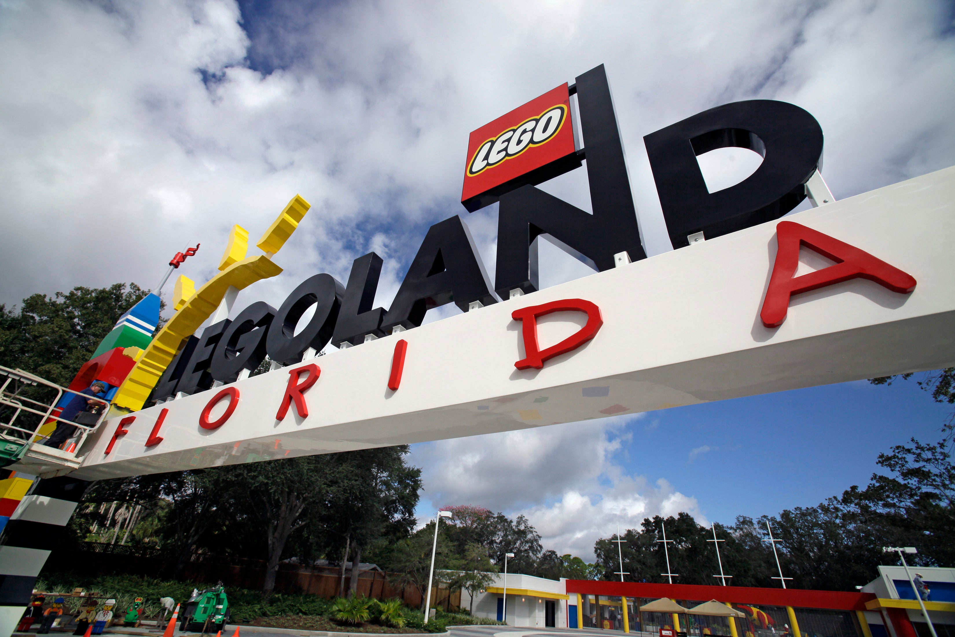 La vocera de Legoland Florida Kelly Hornick dijo al diario The Ledger in Lakeland que habrá un anuncio formal en el 2021, cuando se cumpla el décimo aniversario de la inauguración del parque.