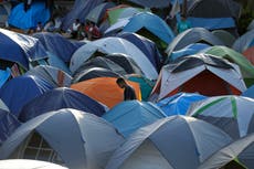 Miles de migrantes siguen varados en la frontera entre México y Estados Unidos por el Título 42