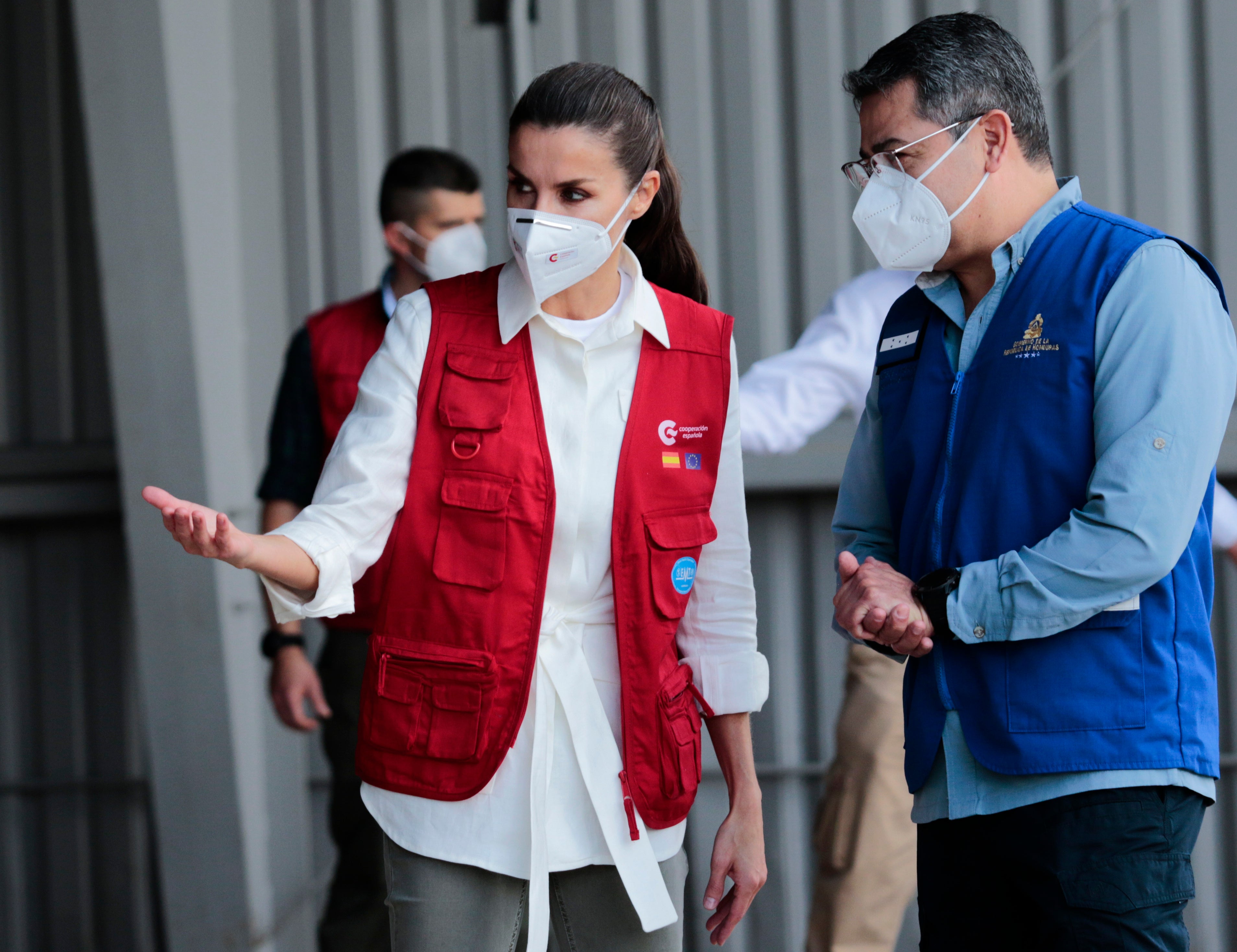 Honduras: reina Letizia recorre zonas azotadas por huracanes 