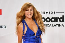 Paulina Rubio se une a campaña de PETA Latino para Navidad
