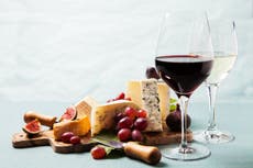 Estudio revela que consumo de vino y queso podrían prevenir el deterioro cognitivo