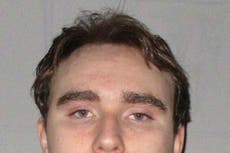 Hombre se enoja con su madre y la asesina a puñaladas