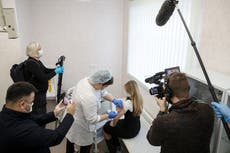 Rusos desconfían de vacuna contra covid-19