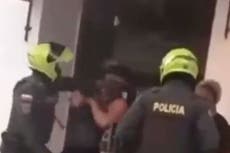Actor y activista de BLM comparte video que muestra a un “policía colombiano golpeándolo en la cara”