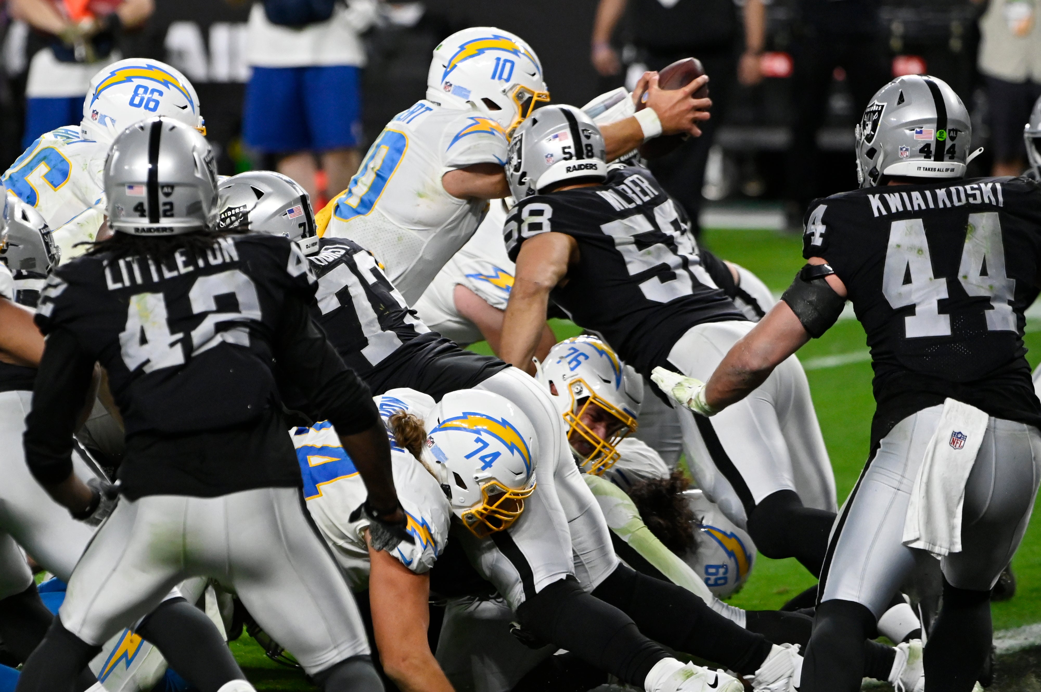 CHARGERS-RAIDERS