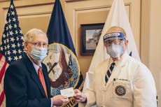Mitch McConnell y Nancy Pelosi reciben la vacuna Covid