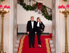 Trump y Melania publican su última foto navideña en la Casa Blanca