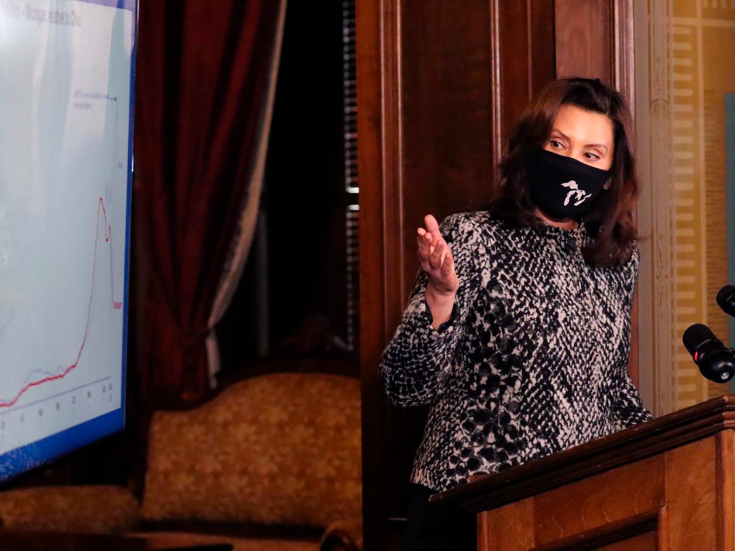 Gretchen Whitmer estalla por el retraso en la llegada de las vacunas