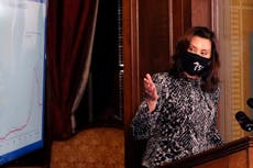 Gretchen Whitmer estalla por el retraso en la llegada de las vacunas