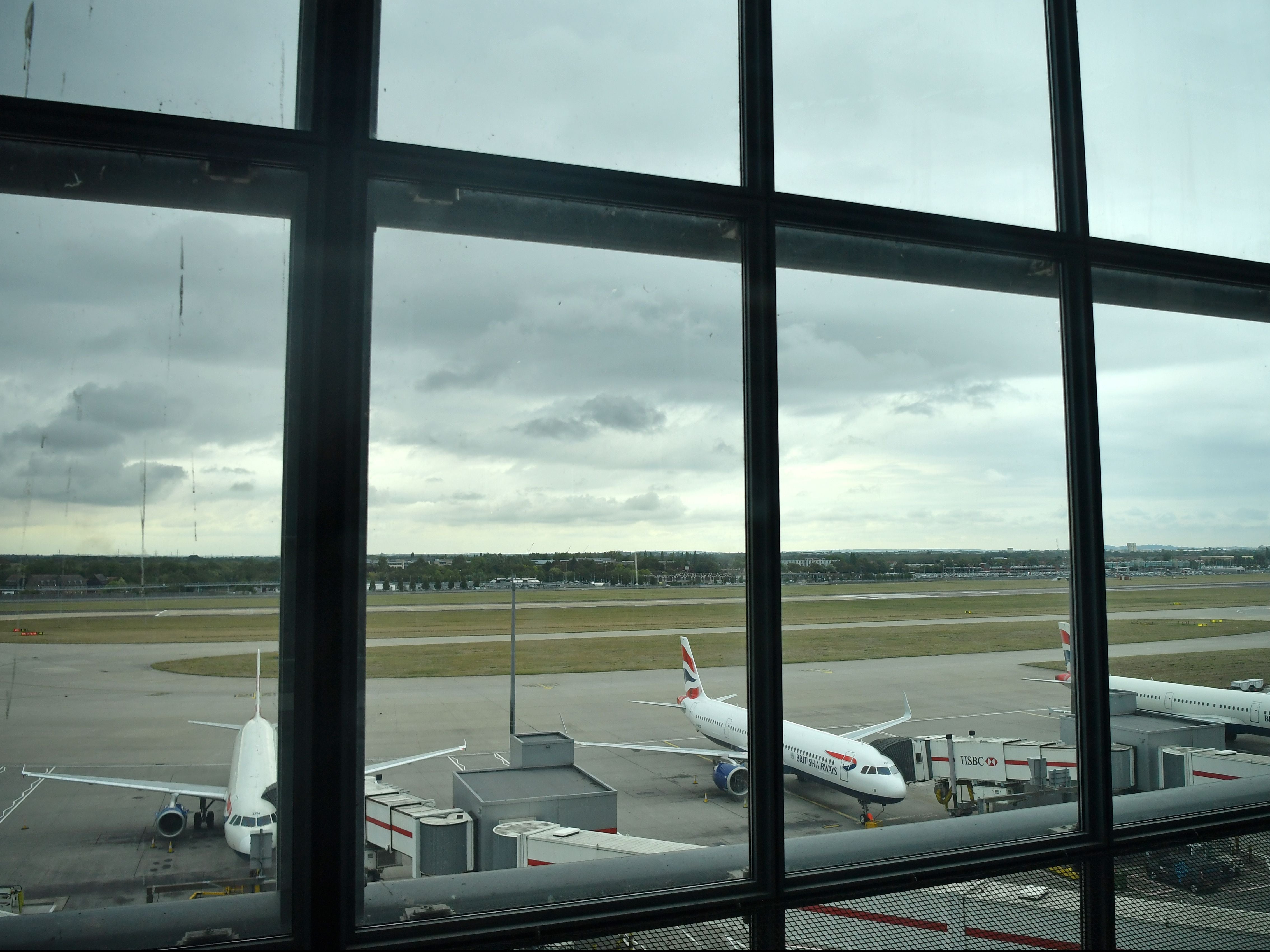 Países de la UE suspenden vuelos desde Reino Unido tras nueva cepa