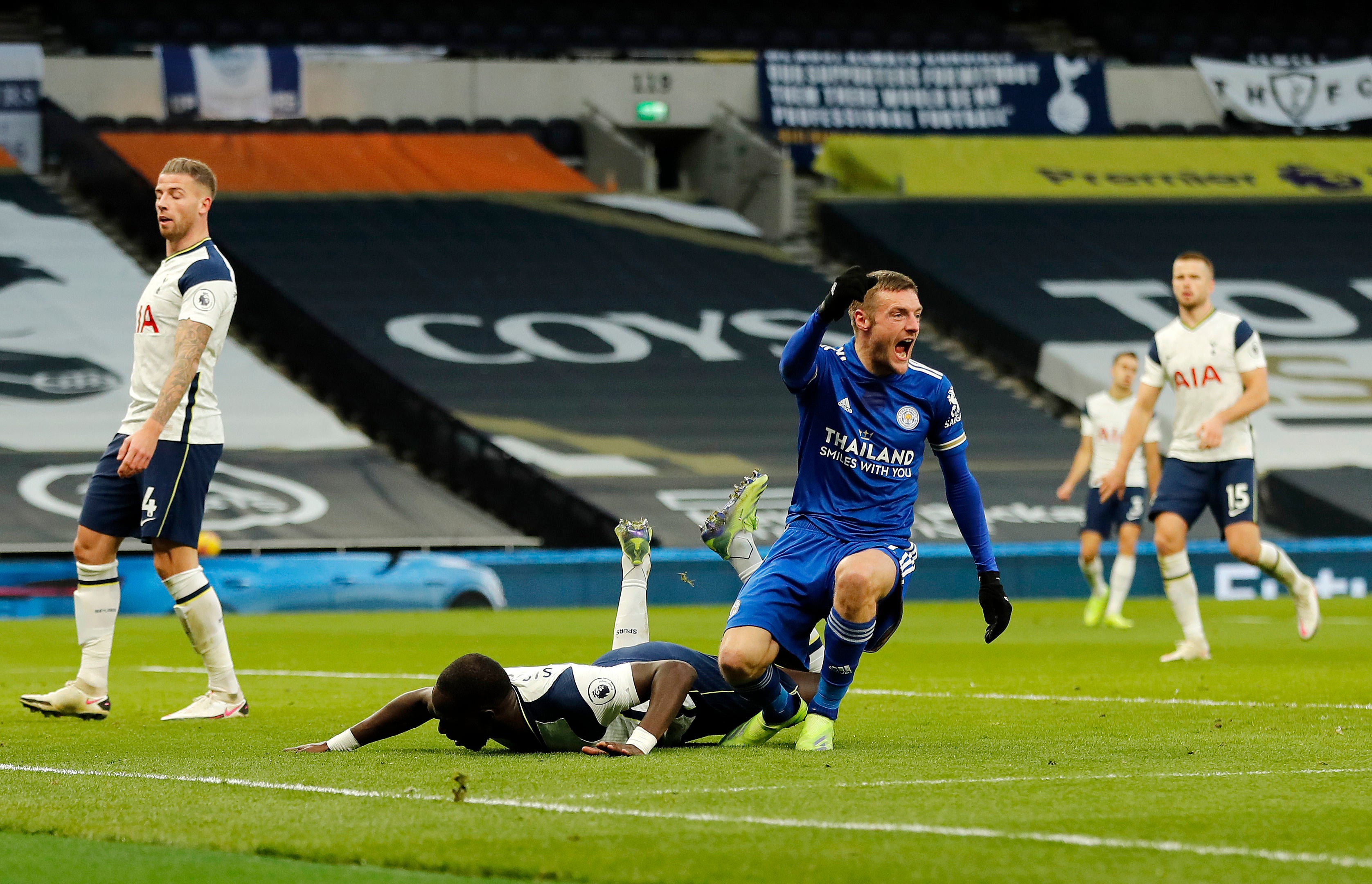Jamie Vardy celebra el segundo gol del Leicester