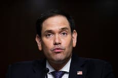 Legisladores republicanos, criticados al recibir la vacuna de COVID-19