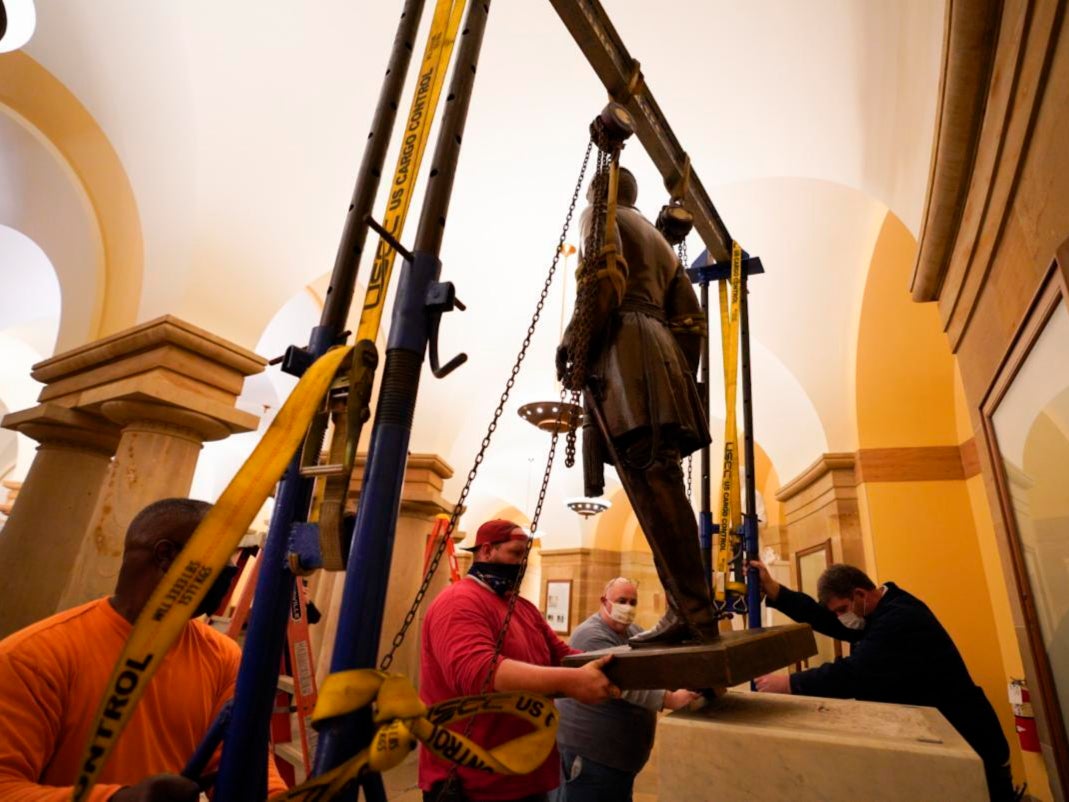 La estatua del general confederado, Robert E. Lee fue retirada del Capitolio de Estados Unidos.&nbsp;